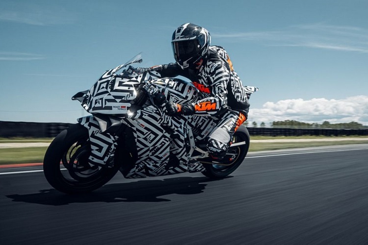 KTM 990RC R: Back to the Tank/Supersport Shark Products