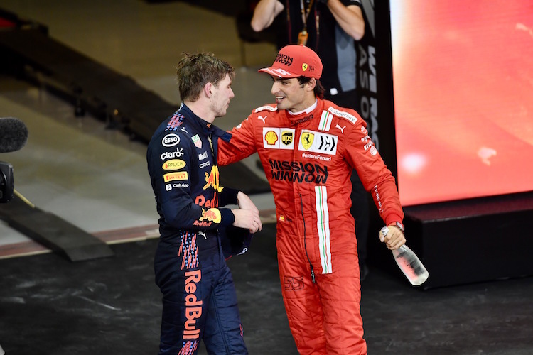 Max Verstappen und Carlos Sainz in Abu Dhabi