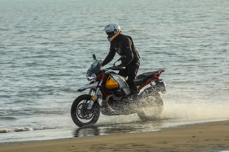 Moto Guzzi V85TT: Reise-Enduro mit klassischer Technik 