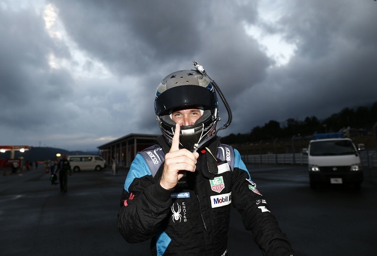 Da ist die Freude gross: Patrick Dempsey nach seinem Klassensieg in der FIA WEC in Fuji