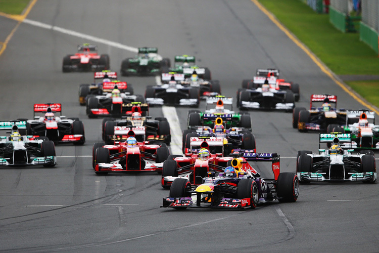 Start zum Australien-GP 2013 – Sebastian Vettel liegt bereits vorne