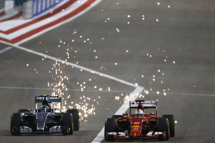 Sebastian Vettel liess sich in Bahrain gleich mehrmals von Nico Rosberg überholen