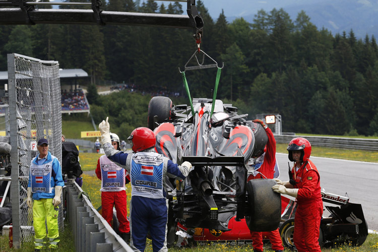 Fernando Alonso freut sich, dass der Crash mit Kimi Räikkönen glimpflich verlief