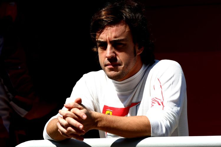 Fernando Alonsos Stirn liegt seit Wochen in Falten