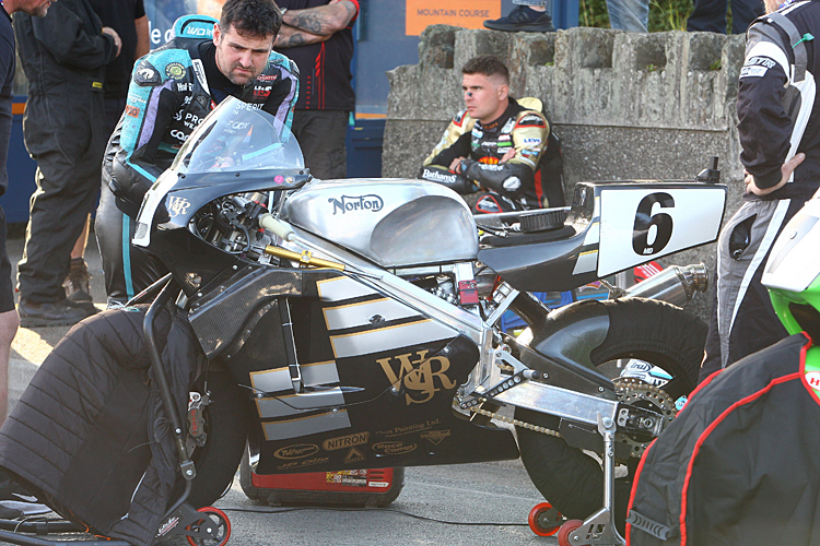Michael-Dunlop-36-tritt-in-Fu-stapfen-seines-Vaters