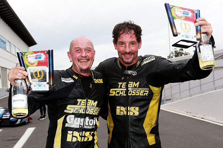 Markus Schlosser (re.) und Marcel Fries holen sich den Sieg im ersten Rennen in Estoril