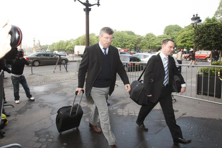 Ross Brawn (links) ist der Gang vors Gericht nicht unbekannt: Hier geht es zur Verhandlung um den Doppel-Diffusor 2009
