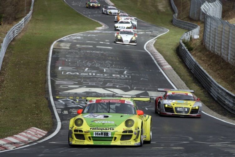 Der siegreiche Porsche von Manthey-Racing am Pflanzgarten