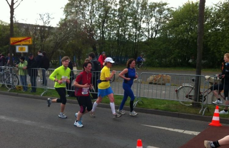 Jan Seyffarth nutzt auch beim Marathon den Windschatten