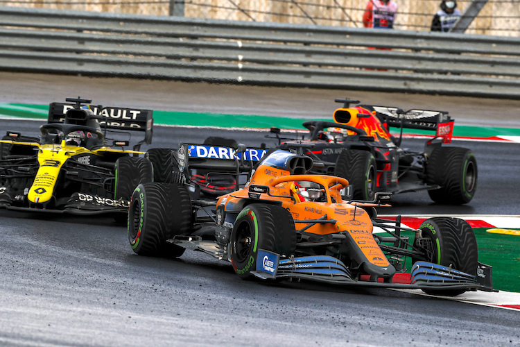 Carlos Sainz in der Türkei vor Daniel Ricciardo und Max Verstappen