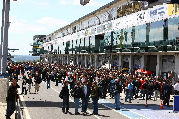 Die Fans stehen auf den Nürburgring