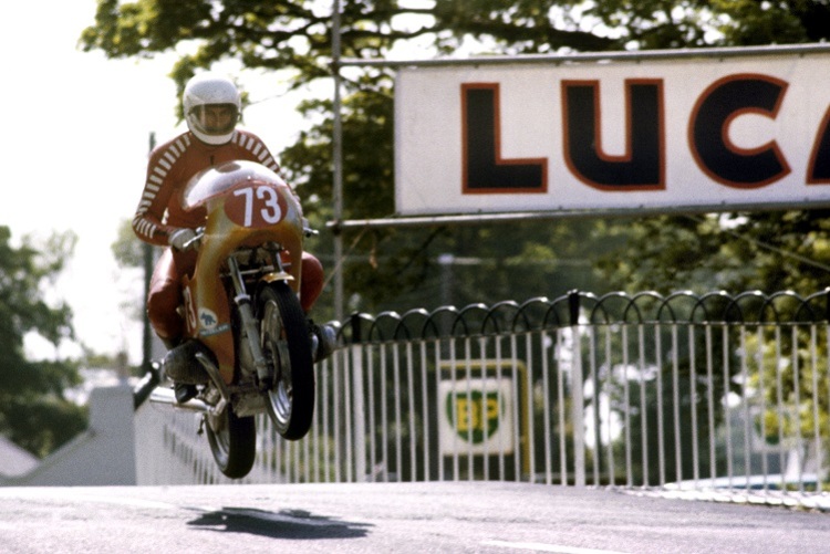 Helmut Dähne auf BMW R90S am Rennen zur Tourist Trophy auf der Isle of Man