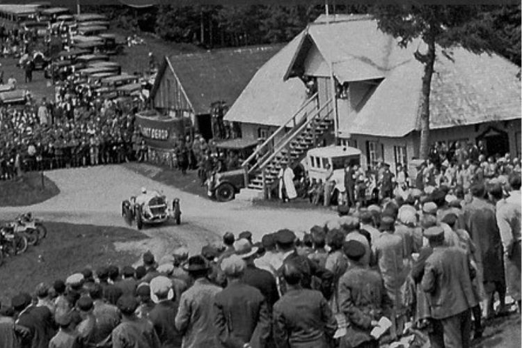 Rudolf Caracciola 1931 im Mercedes an der Holzschlägermatte