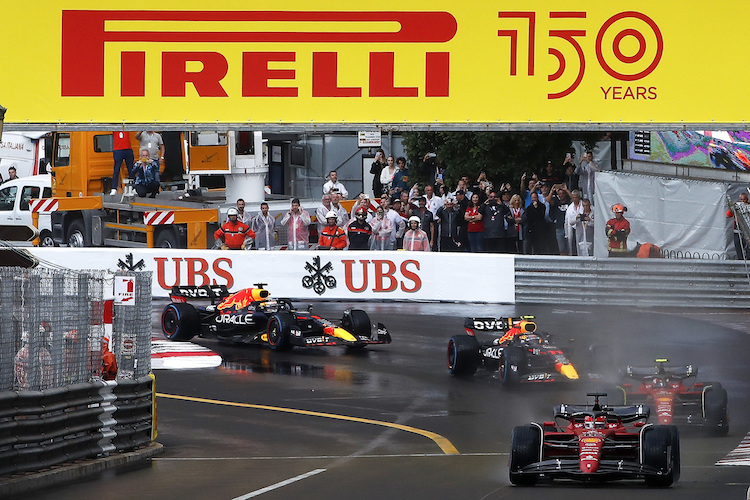 Die Fahrer von Ferrari und Red Bull Racing und die gelbe Linie von Monaco