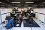 Blick in die Box des BMW-Testteams in Barcelona