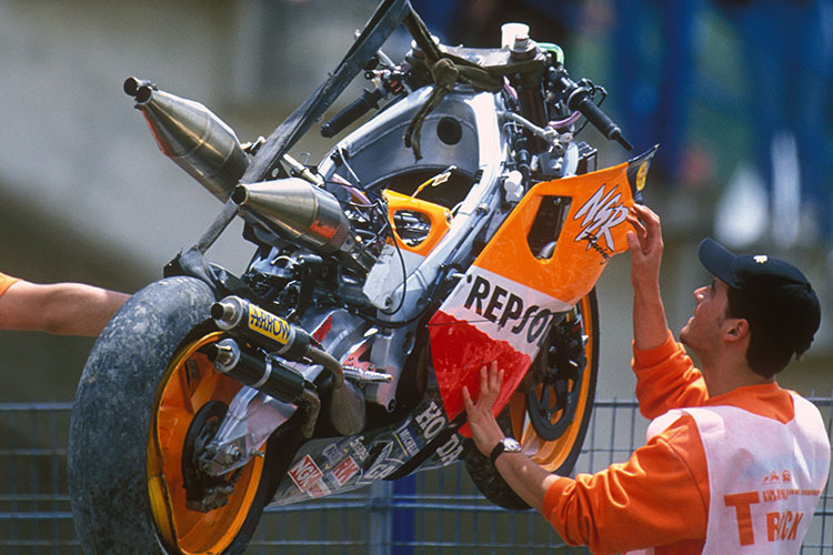 Jerez-GP 1999: Die ramponierte Honda von Doohan