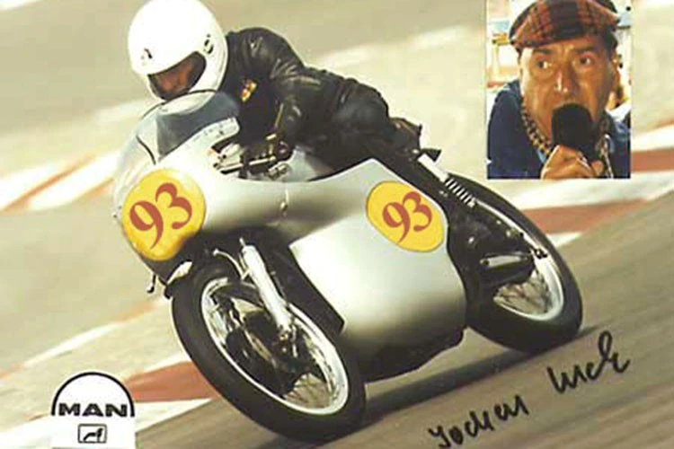 Jochen Luck mit einer Norton-Manx auf seiner Autogrammkarte