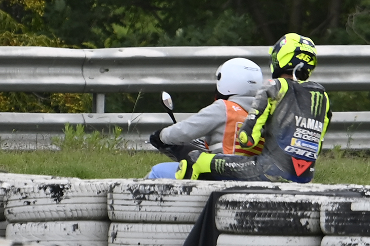 Valentino Rossi nach seinem Crash