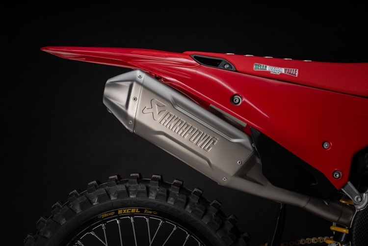 Spart 1,7 kg: Titan-Auspuffanlage von Kult-Hersteller Akrapovic