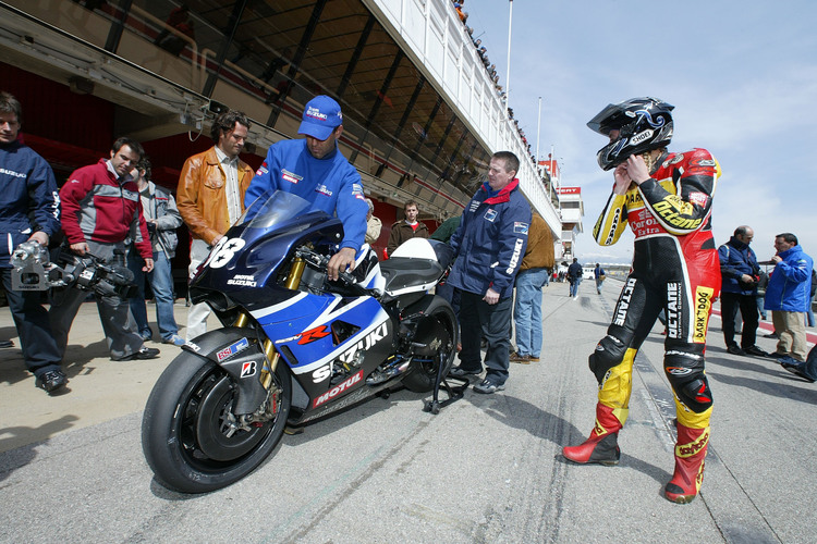 2004 in Barcelona: Katja Poensgen testete die MotoGP-Suzuki mit 990 ccm