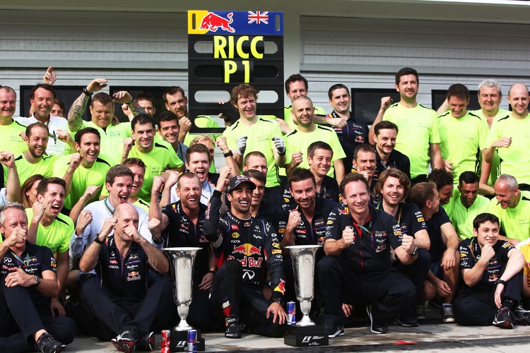 Das Red Bull Racing Team feiert den zweiten Saisonsieg
