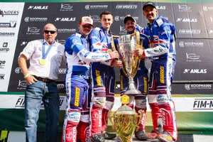 Team GB: Ganz links Teamchef Mitch Godden, in der Mitte Einzelweltmeister Zach Wajtknecht)