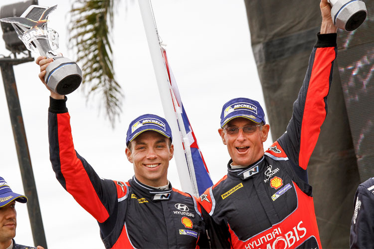 Erste WM-Sieger aus Neuseeland – Hyundai-Pilot Hayden Paddon (links) und Beifahrer John Kennard 