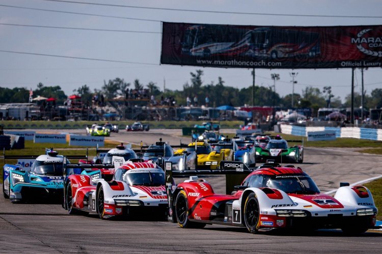 Ganz vorne: Die beiden Werks-Porsche 963 in Sebring