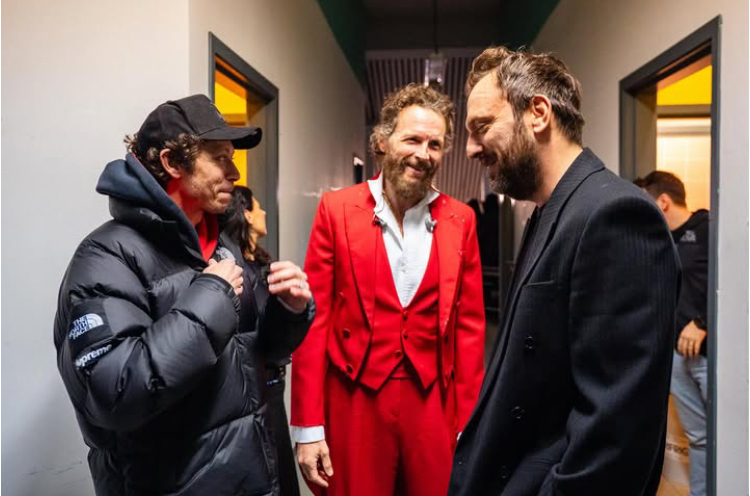 Lorenzo Jovanotti (M.) und Cesare Cremonini (r.) mit Valentino Rossi