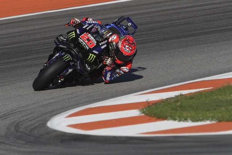 Valencia-Warm-up-Yamaha-ganz-vorne-und-ganz-hinten