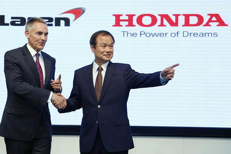 McLaren-Teamchef Martin Whitmarsh mit Honda-Präsident Takanobu Ito