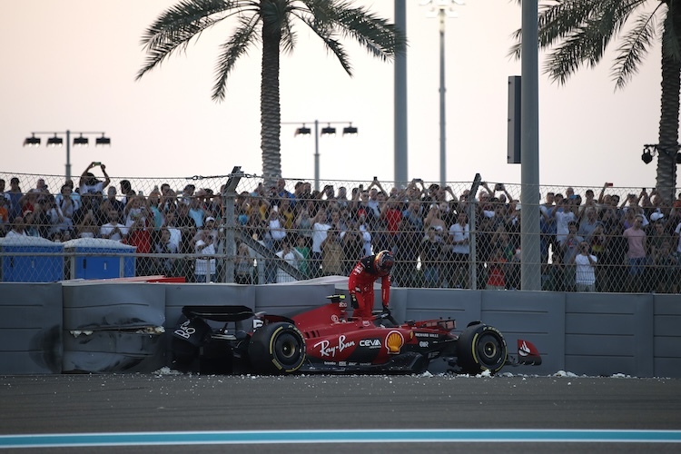 Carlos Sainz beendete das zweite Training in Abu Dhabi mit einem Crash