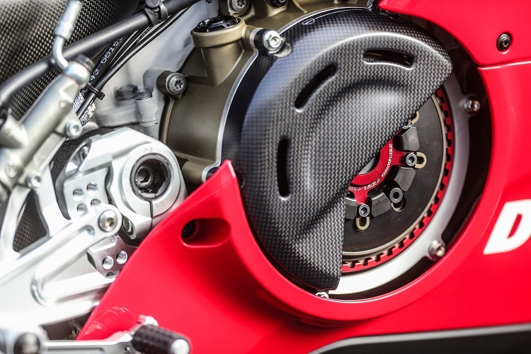 Muss an einer schnellen Ducati einfach sein: Eine rasselnde Trockenkupplung