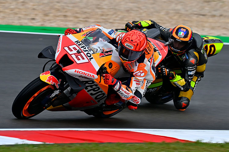 Im FP1: Marc Márquez vor Luca Marini