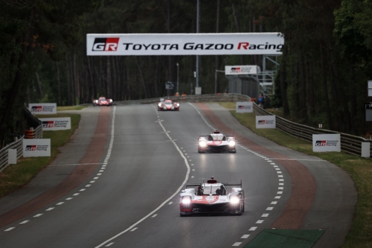 Die beiden Toyota GR010 Hybrid bei den 24h Le Mans 2022