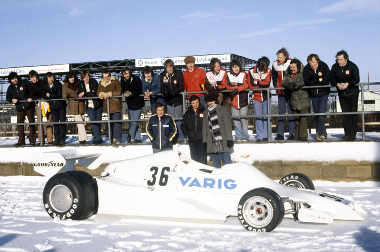 Der Test fällt wohl flach: Die Arrows-Truppe im Januar 1978 in Silverstone
