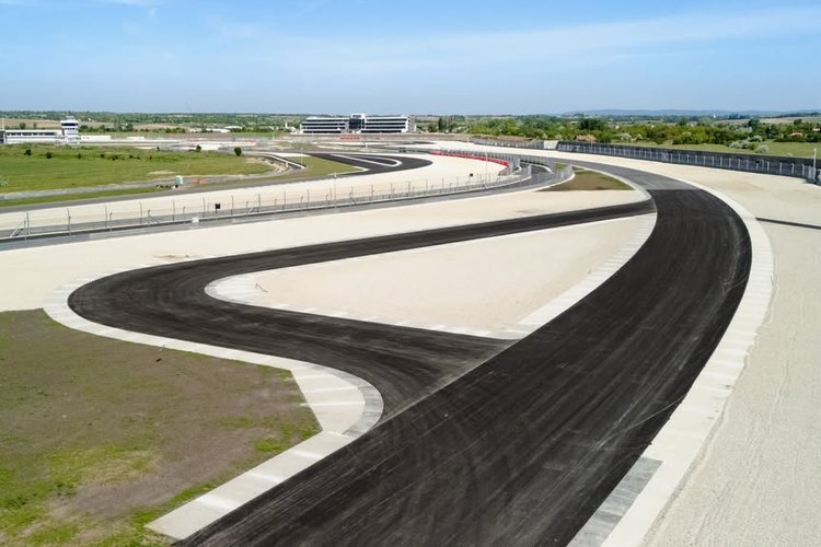 Freitag-ab-10-15-Uhr-Erste-Bilder-von-SBK-in-Balaton