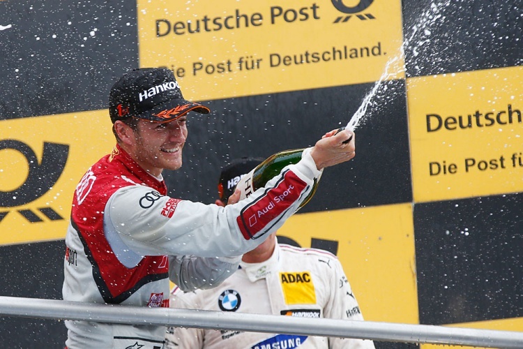 Timo Scheider gewinnt das erste Rennen