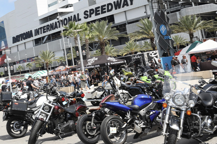 Das Daytona Supercross findet im Rahmen der Daytona Bike Week statt