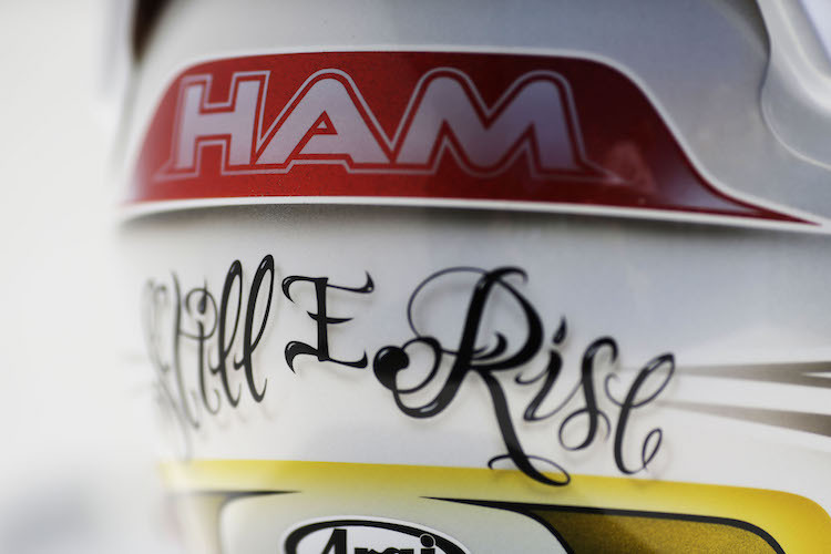 Lewis Hamiltons Lebensmotto auf seinem Helm