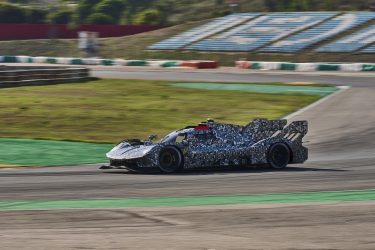 Der Ferrari LMH bei Testfahrten