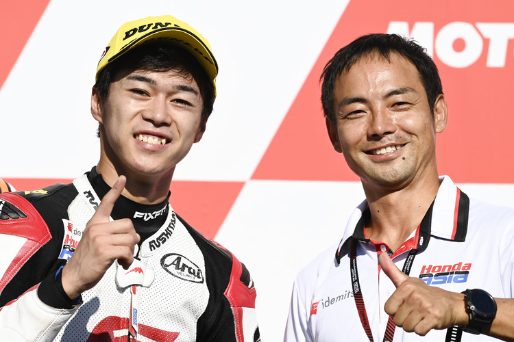 Ogura (li) ist der erste japanische Sieger bei einem Japan-GP seit Hiroshi Aoyama (re) 2006