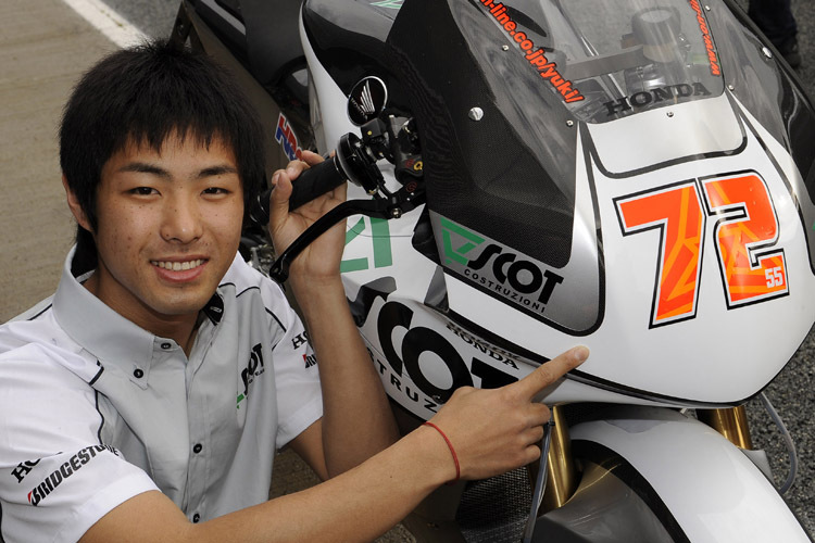 Yuki Takahashi beerbt Andrea Dovizioso im Scot-Racing-Team