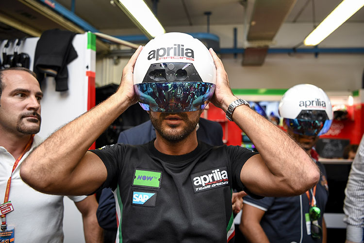 Die Aprilia-Mechaniker trugen beim Misano-GP die Smart-Helme