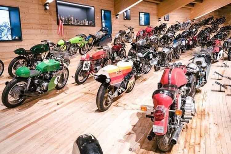 230 Motorräder waren auf 2200 Meter ausgestellt