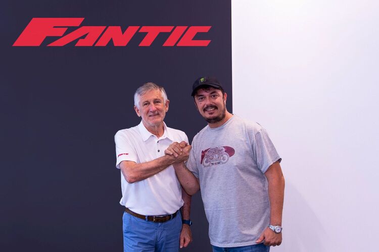 Mariano Roman, CEO von Fantic mit Alessio Salucci, Teammanager vom VR46-Team