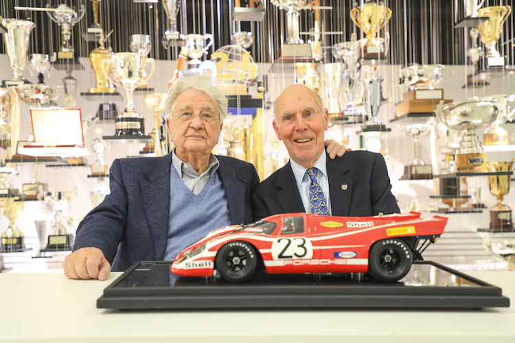 Hans Herrmann (links) und Dick Atwood, Le Mans-Sieger 1970 mit dem Porsche 917