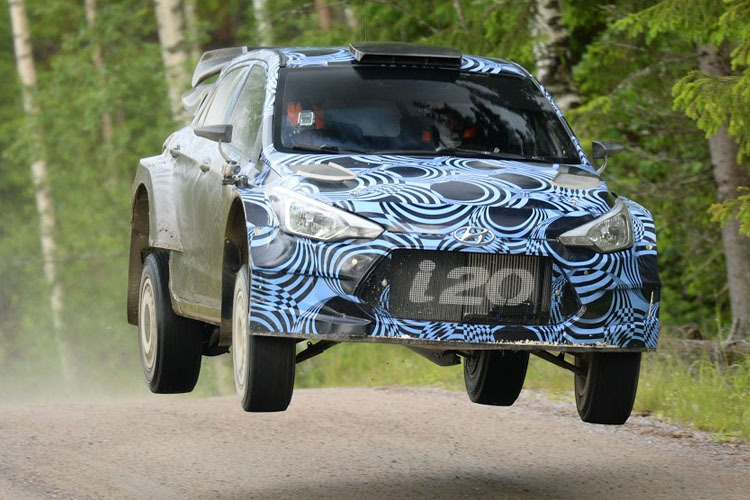 Vier Tage lang testete Hyundai das optisch noch getarnte Auto in Finnland