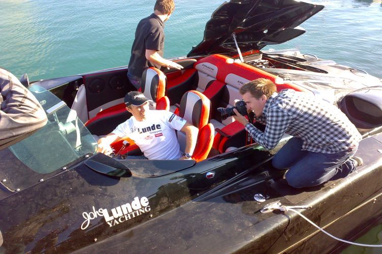 Petter Solberg in seinem Powerboot