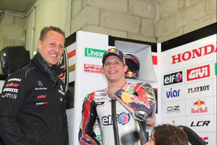 Michael Schumacher (li.) mit MotoGP-Rookie Stefan Bradl